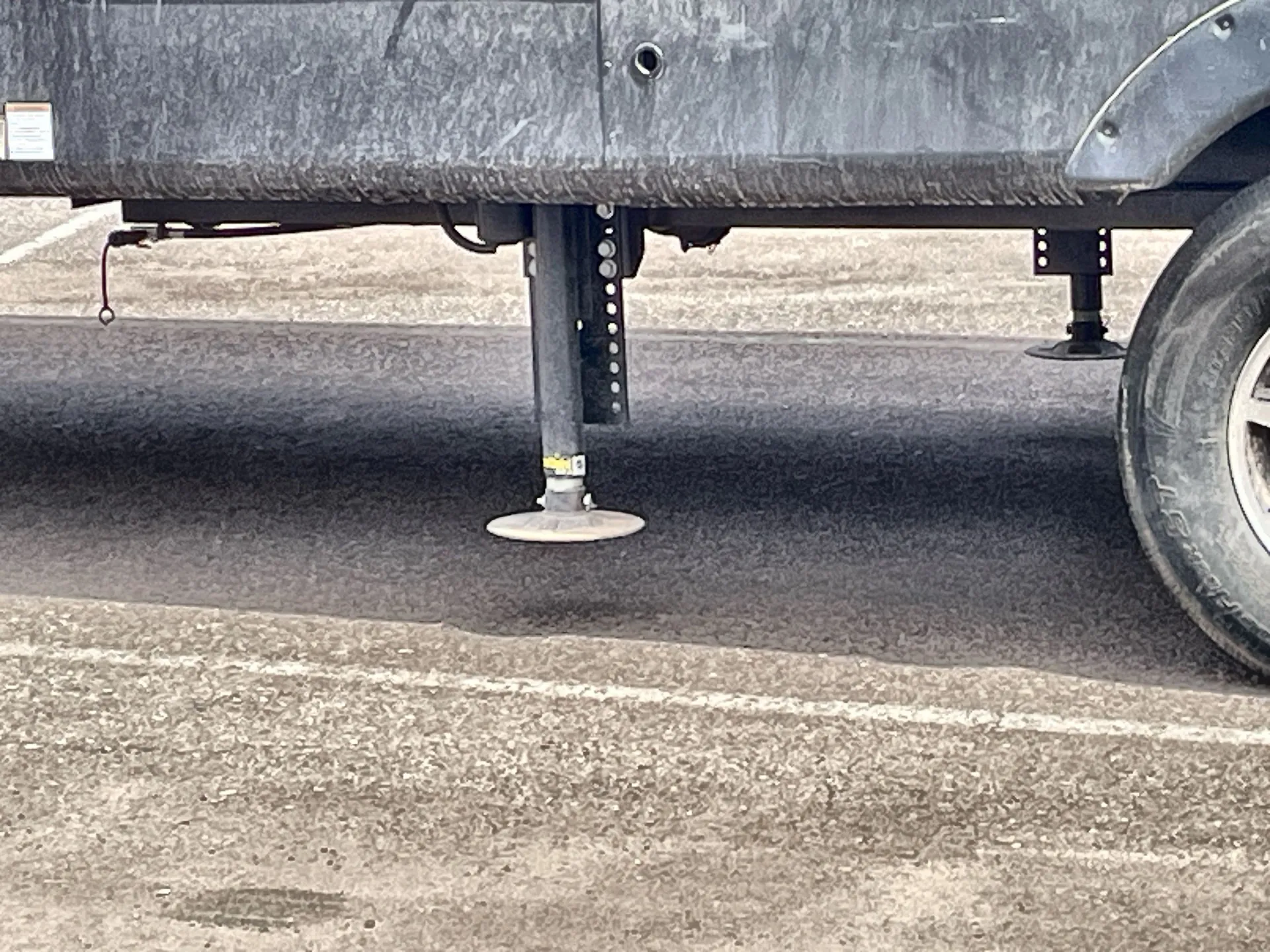 2020 Forest River Sabre 37FLH — leveling system