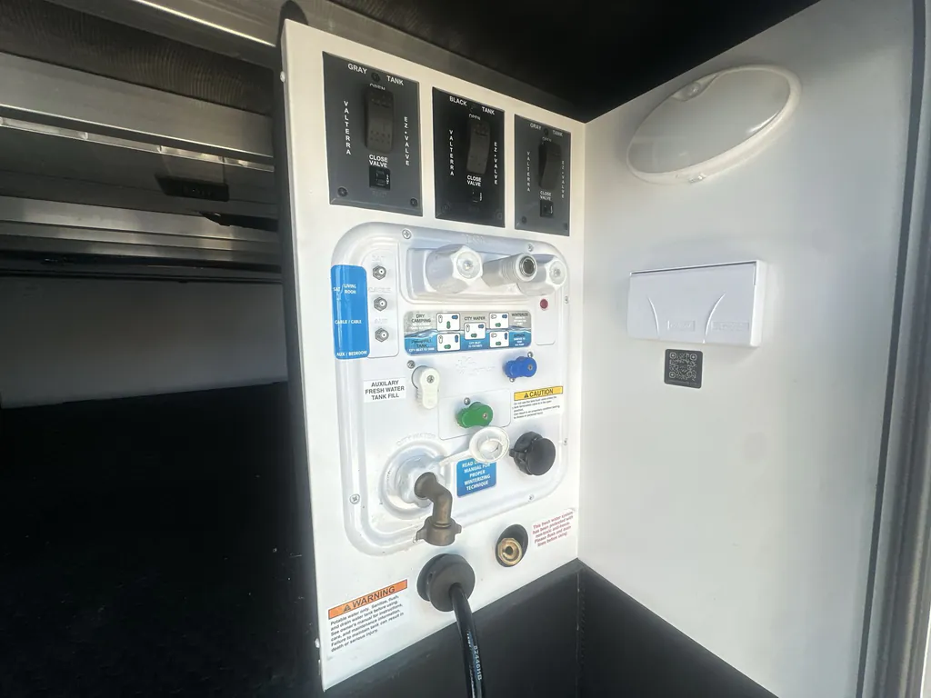 2025 Brinkley Model Z 3515, Photos photo 9