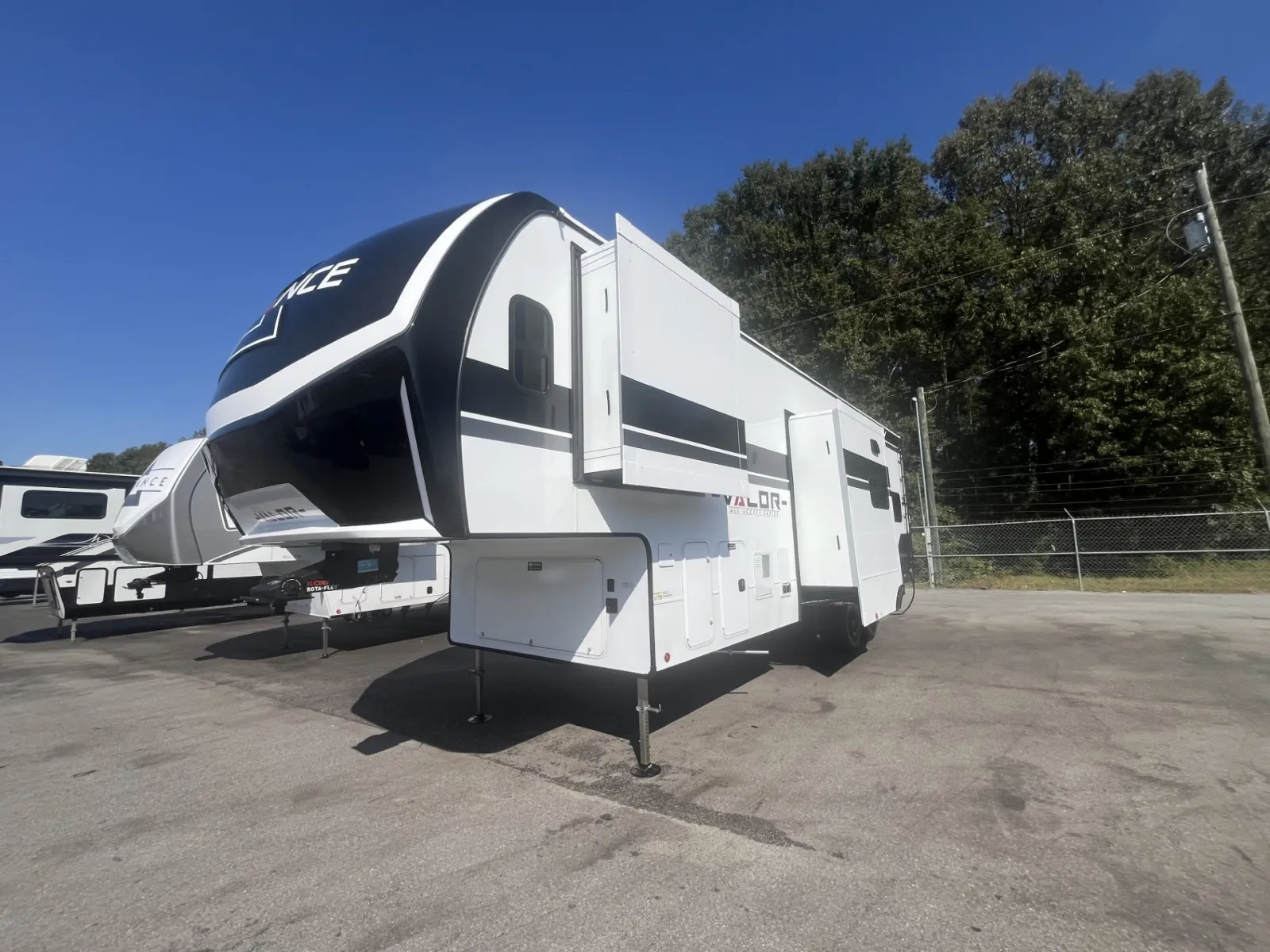 2026 Alliance RV Valor 32A10 - Photo 3