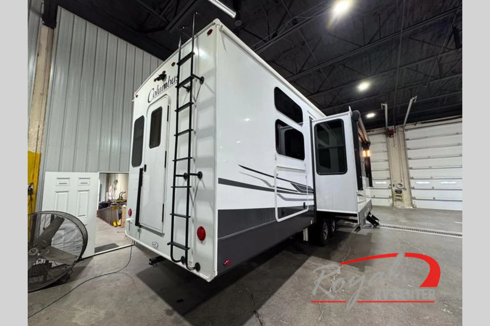 2024 Palomino Columbus 375BH - Photo 3