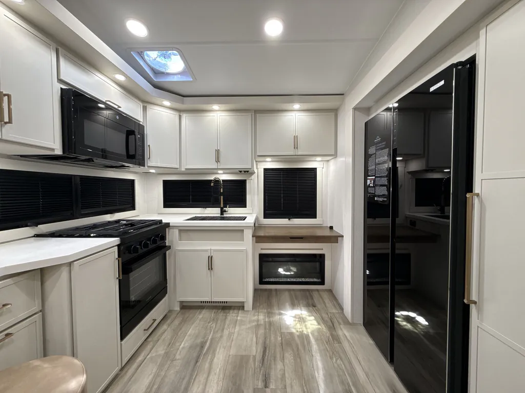 2027 Brinkley Model Z 2680, Photos photo 13