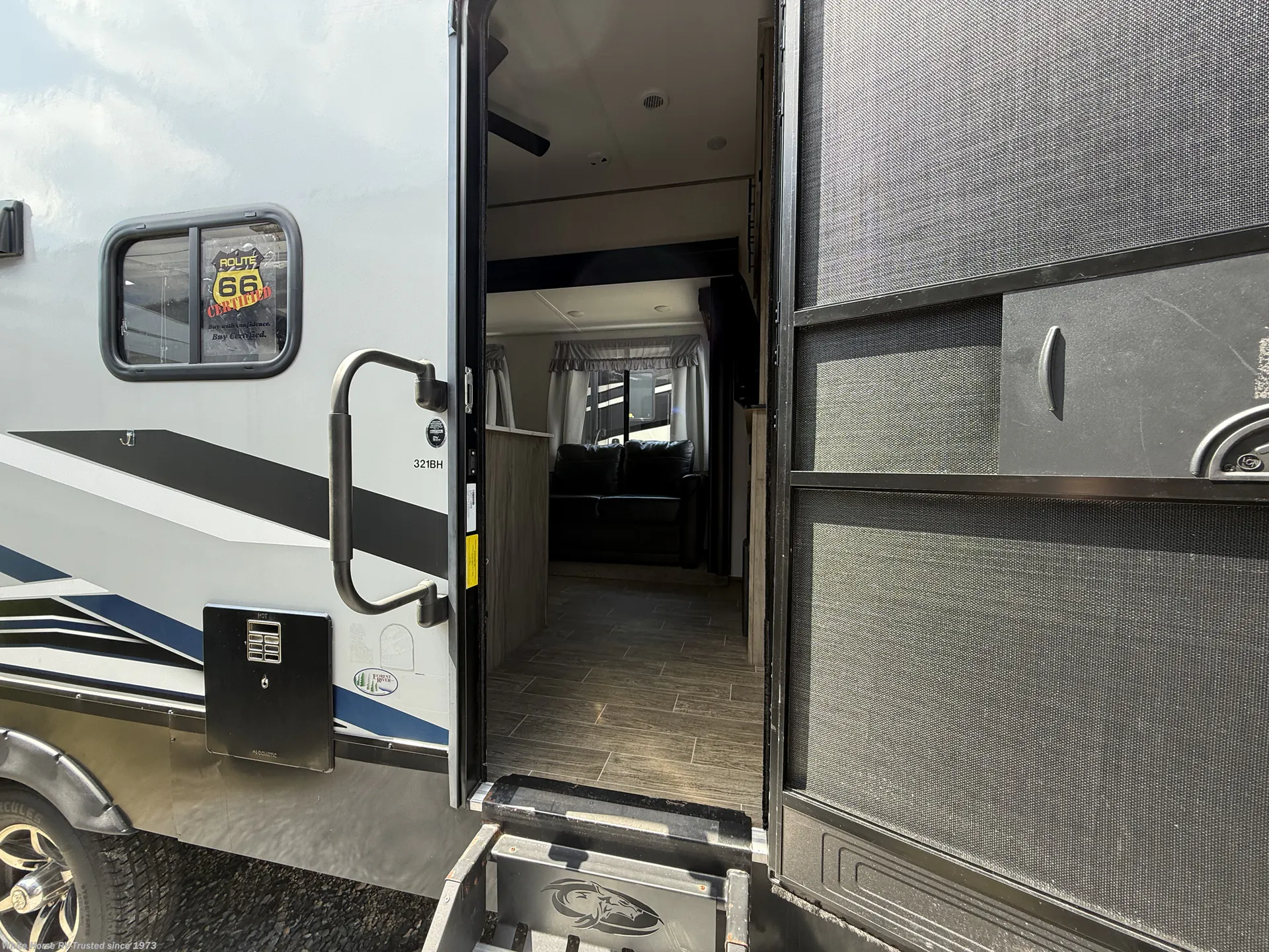 2022 Forest River Cherokee Arctic Wolf 321BH - Photo 4