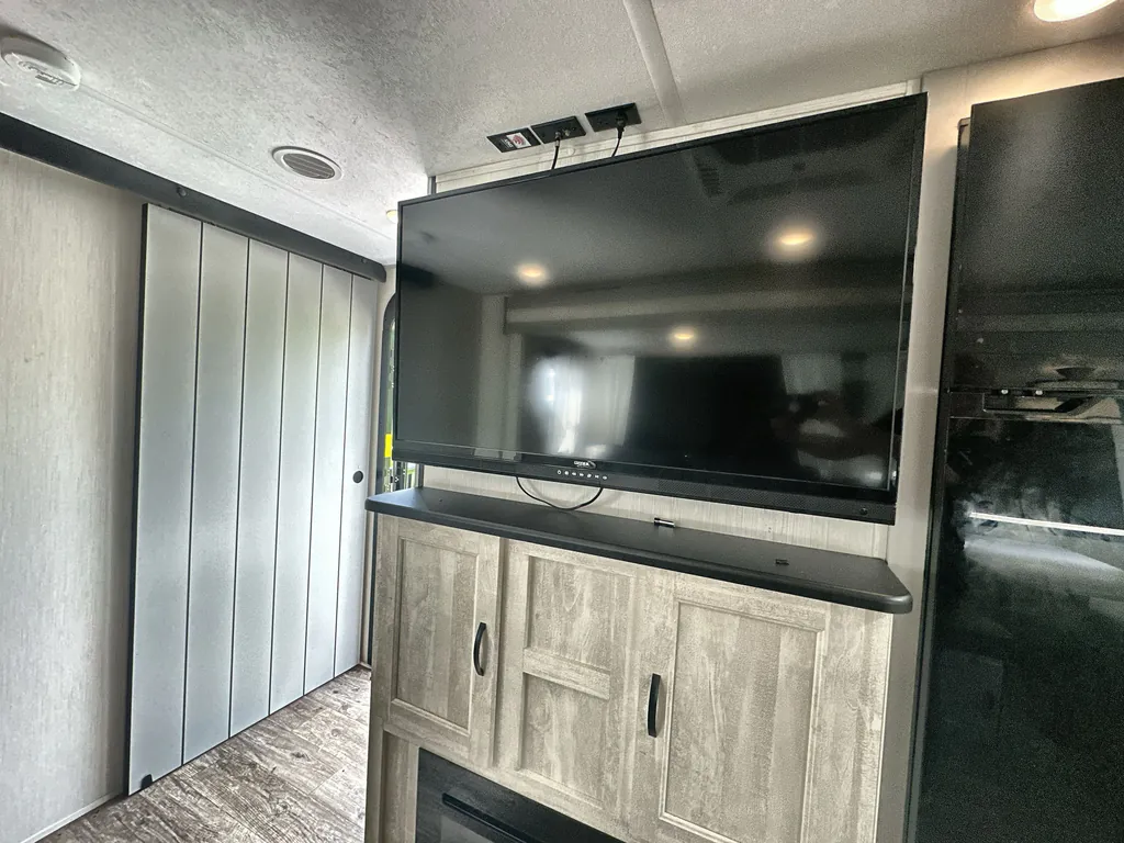 2022 Forest River Vibe 28RB, Photos photo 14