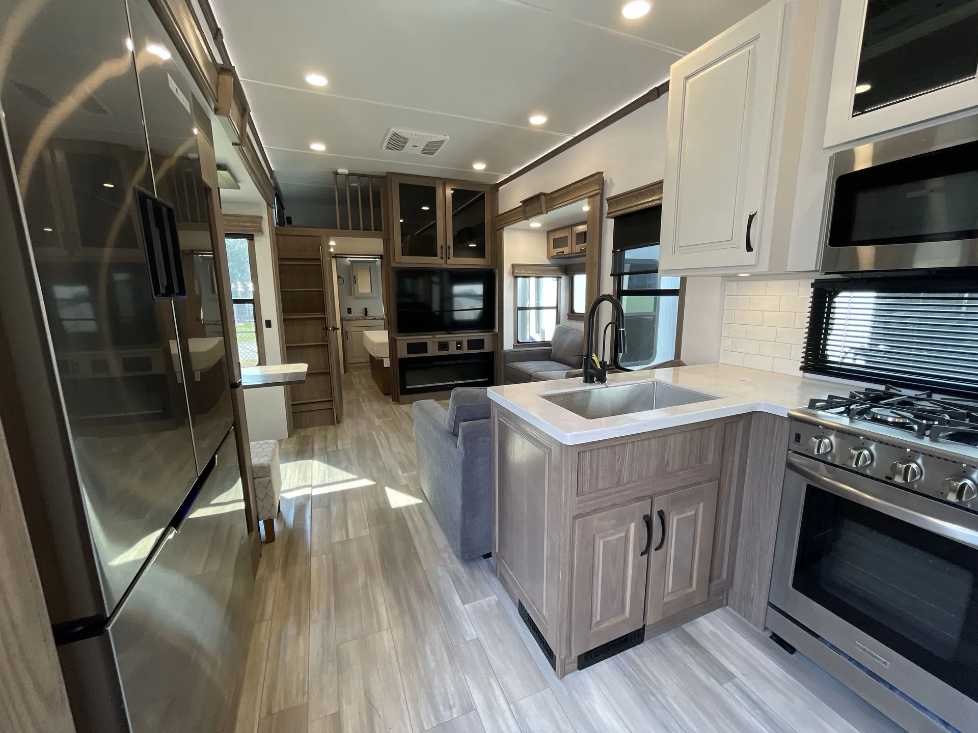 2024 Alliance RV Paradigm 395DS — stove oven open