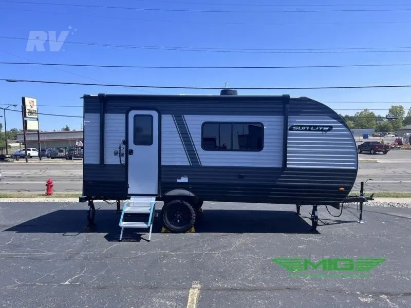 2025 SUNSET PARK SUN-LITE LTD 19RK - Photo 2