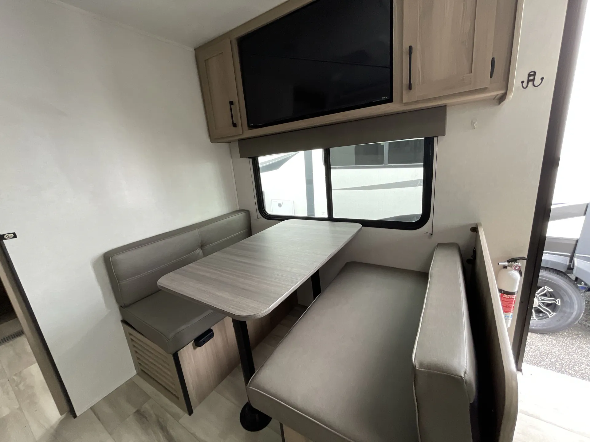 2025 Keystone Coleman Light 21RX — living area main