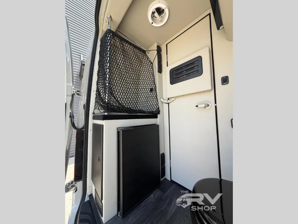 2027 Midwest Automotive Designs Luxe Cruiser D4, Photos photo 16