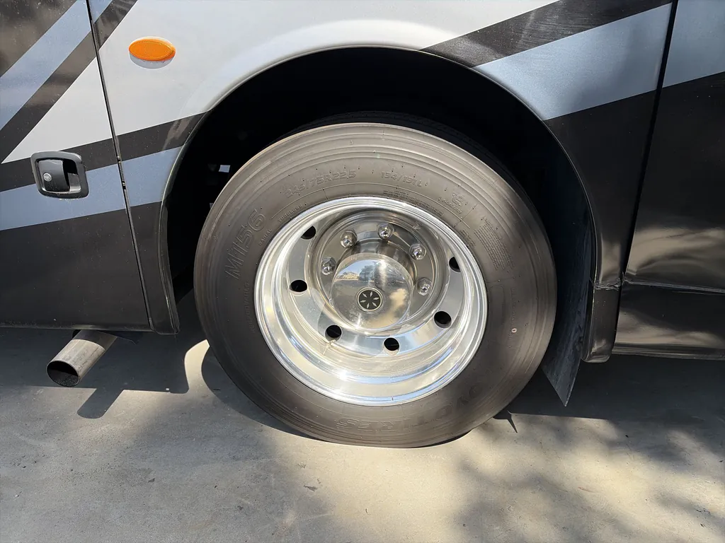2020 Thor Motor Coach Challenger 35MQ, Photos photo 29