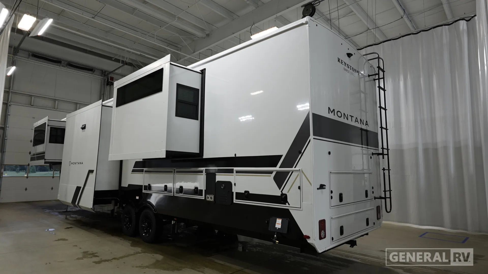 2027 Keystone Montana 3800FL - Photo 4