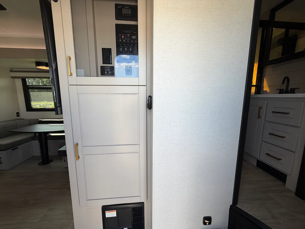2027 Jayco North Point 391TBBH, Photos photo 8