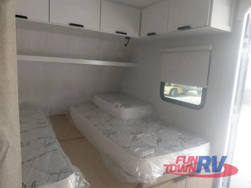 2026 Winnebago Micro Minnie 2000TRB - Photo 4