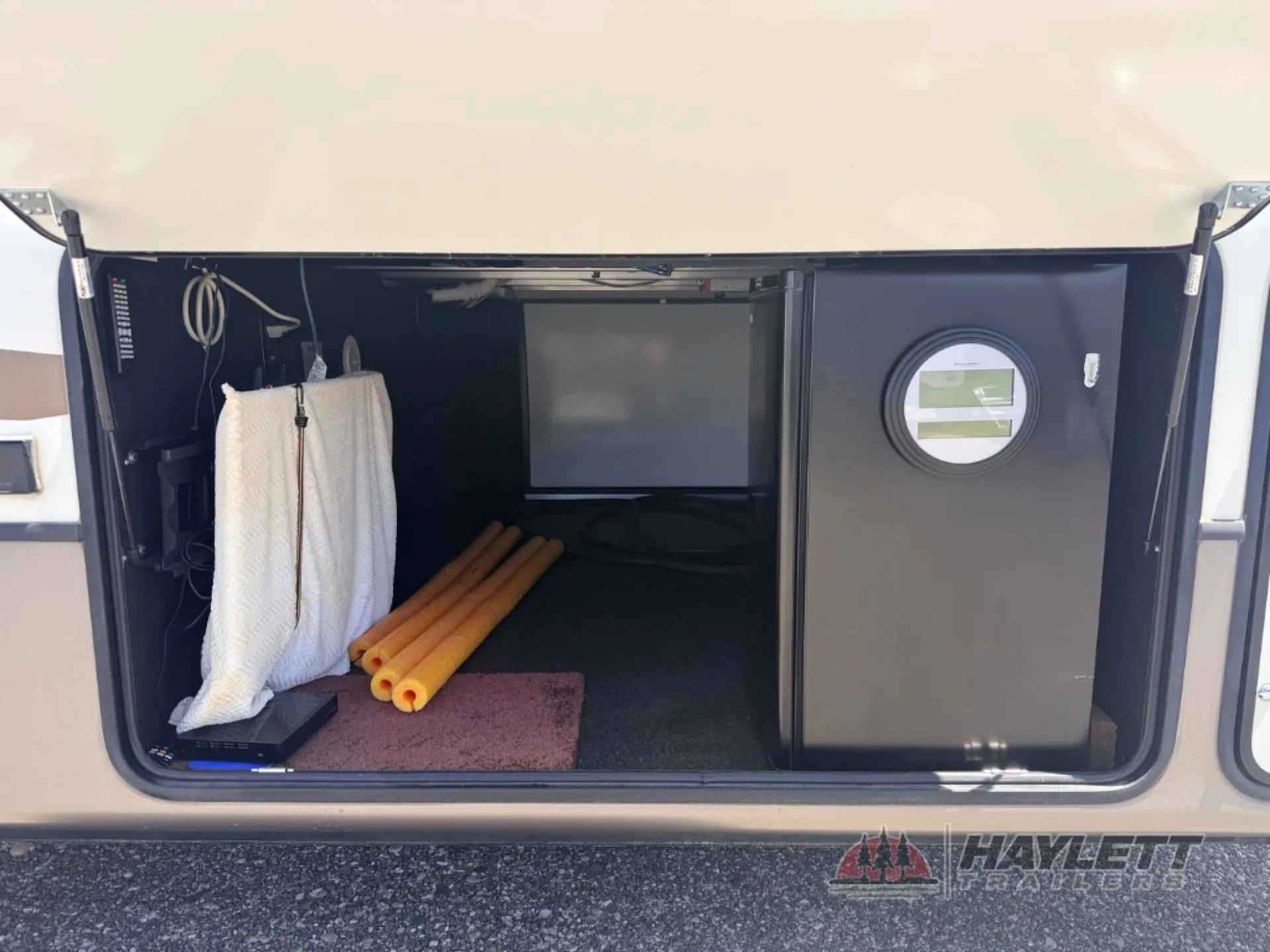 2016 Keystone Montana 3791RD - Photo 3