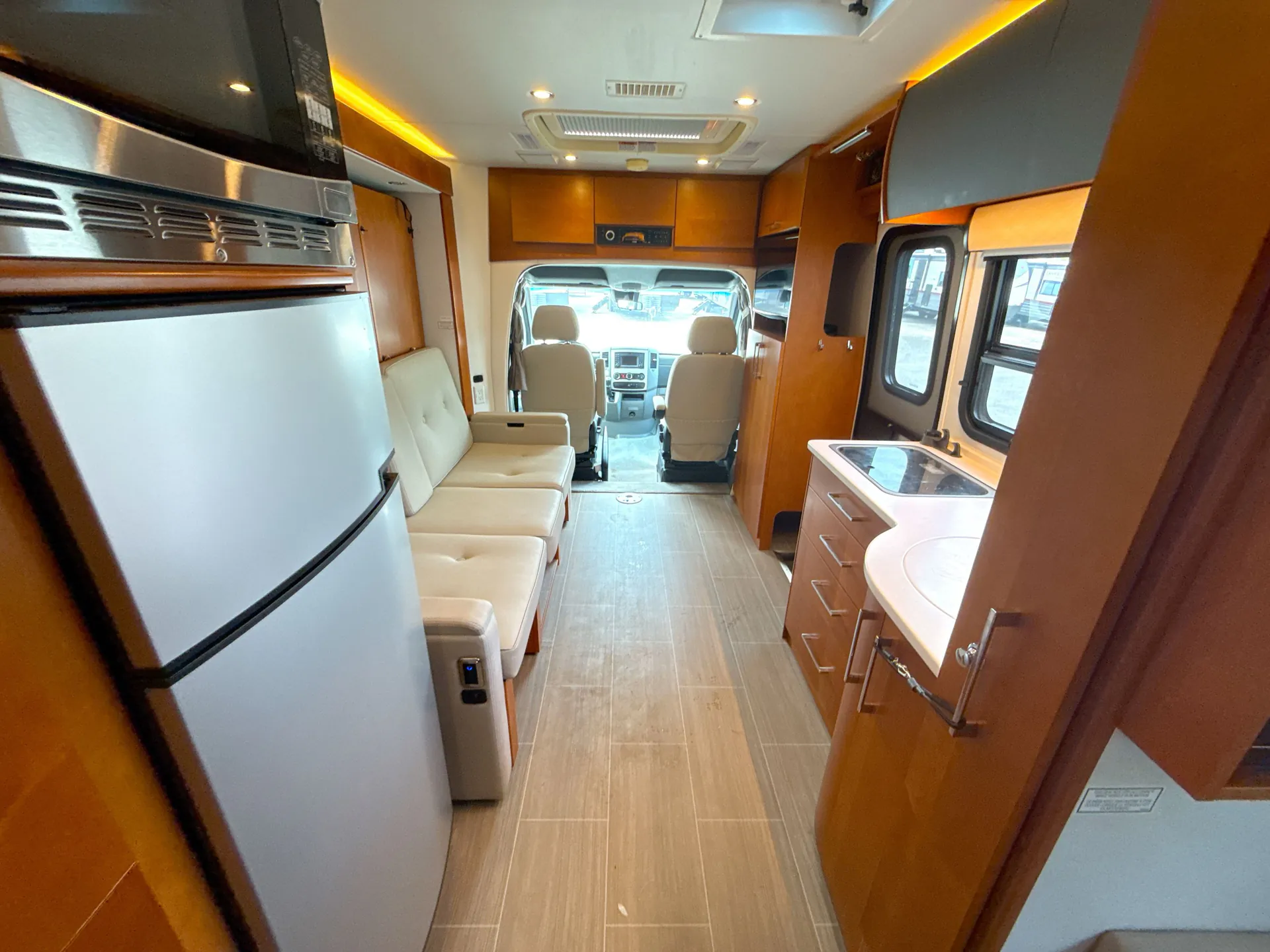2020 Leisure Travel Unity U24FX — living area main