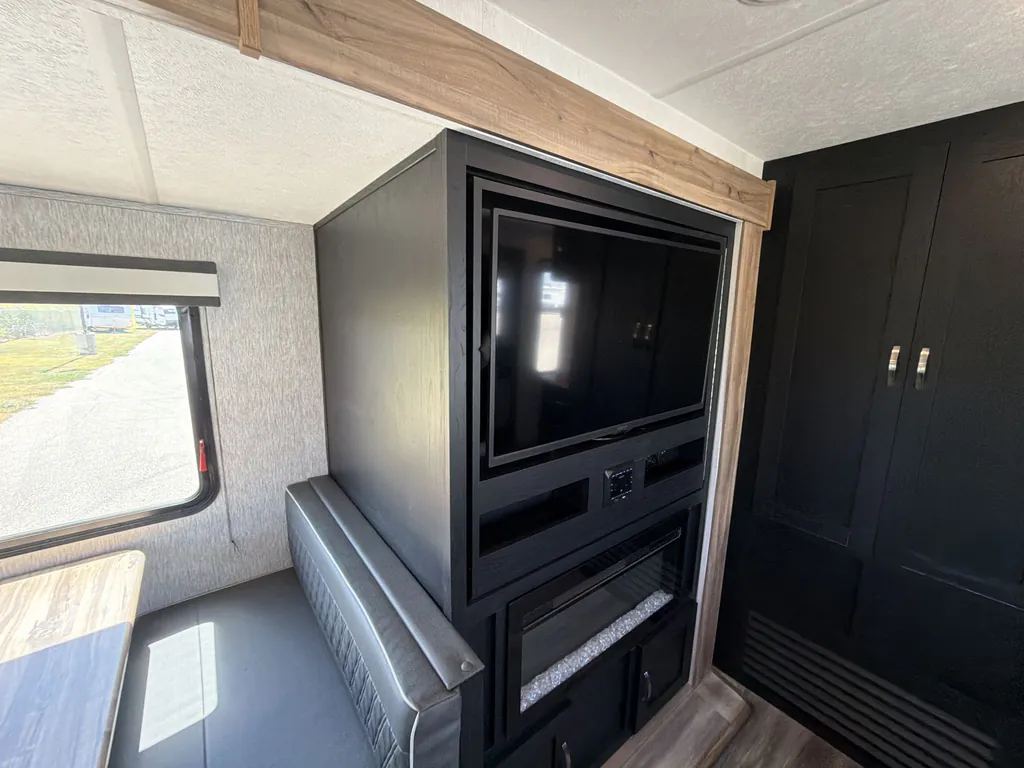 2023 Coachmen Freedom Express Ultra Lite 274RKS, Photos photo 14