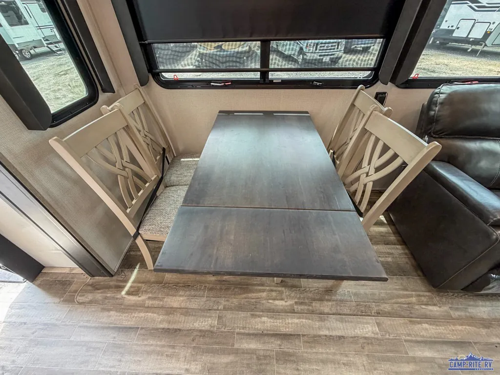 2021 Keystone Alpine 3220RL - Photo 4