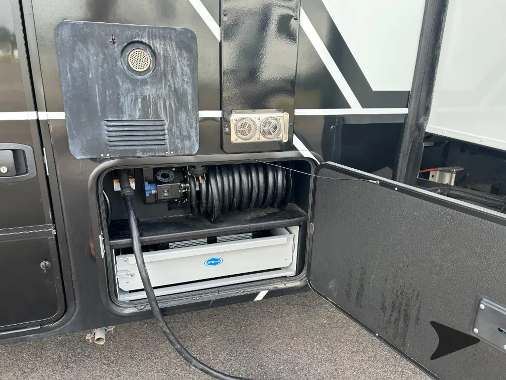 2025 Brinkley Model G 3250, Photos photo 14