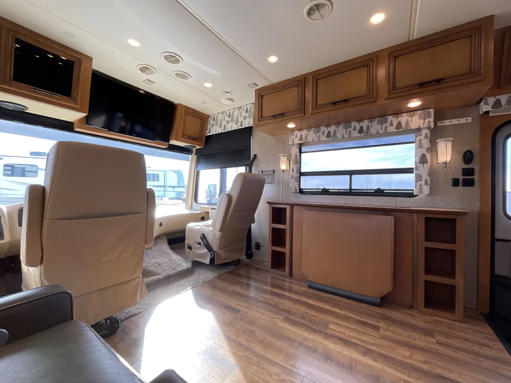 2016 Newmar Canyon Star 3921, Photos photo 24