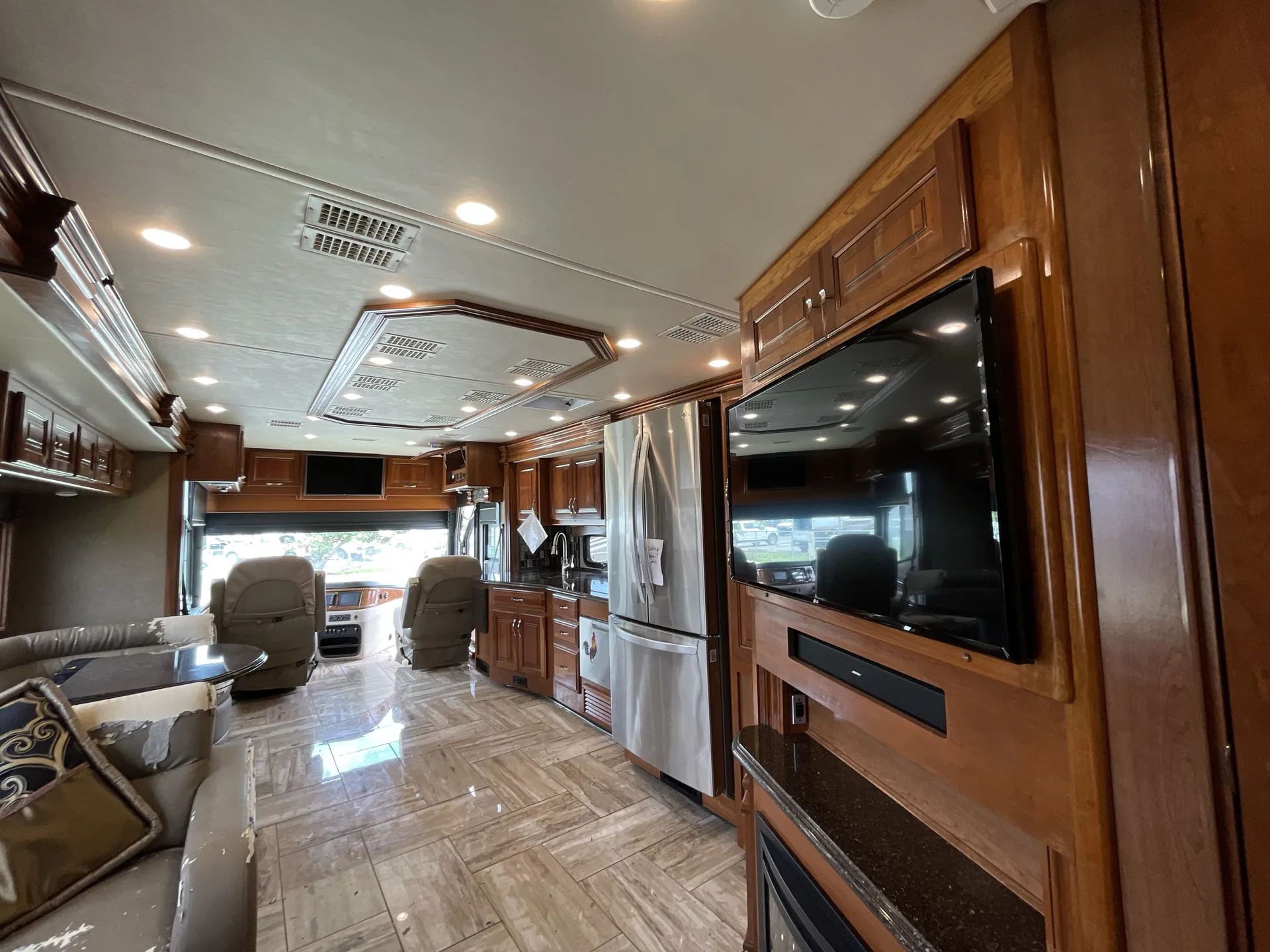2018 fleetwood Discovery 38K — living area main