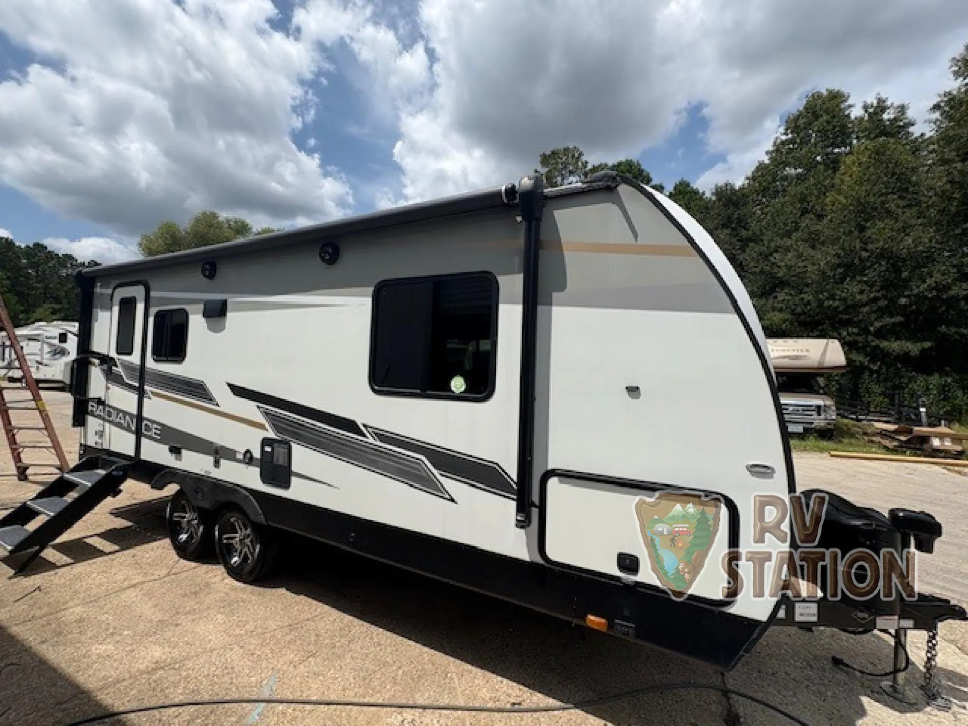2021 Cruiser RV Radiance 21RB - Photo 2