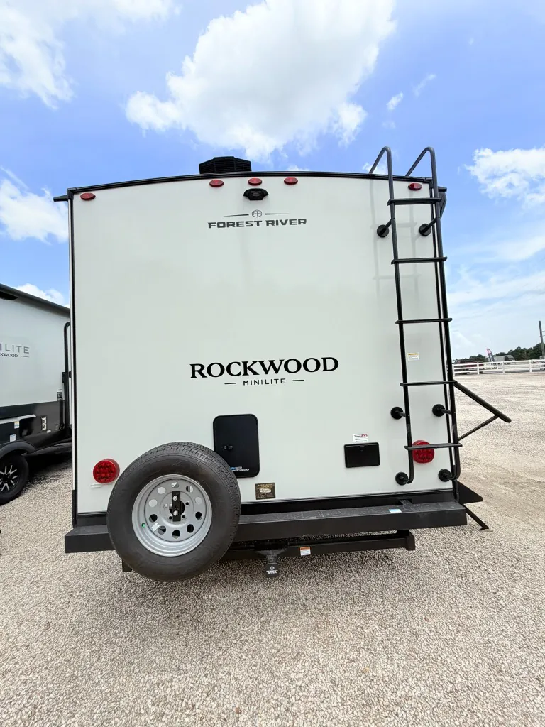 2027 Forest River Rockwood Mini Lite 2109S - Photo 4