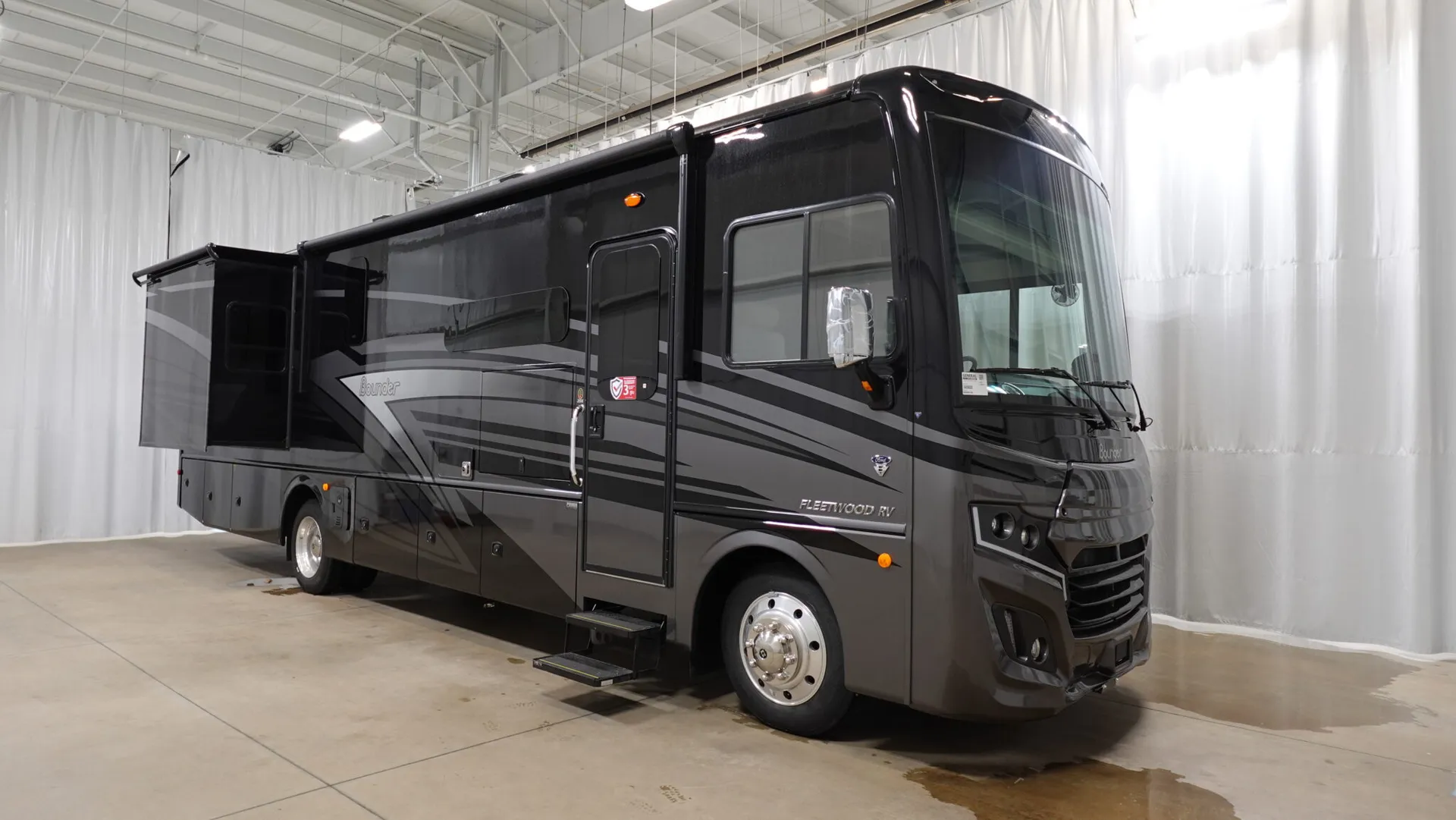 2026 Fleetwood Bounder 35K - Photo 2