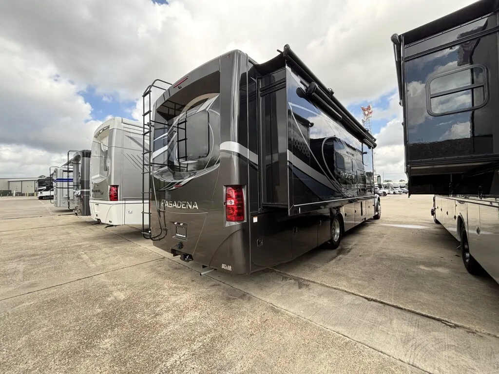 2023 Thor Motor Coach Pasadena 38FX - Photo 4