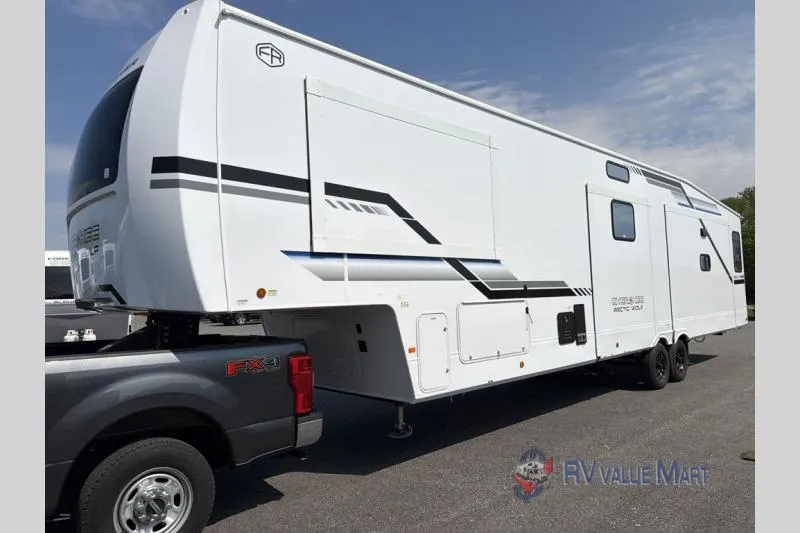2026 Forest River Cherokee Arctic Wolf 3650SUITE - Photo 4