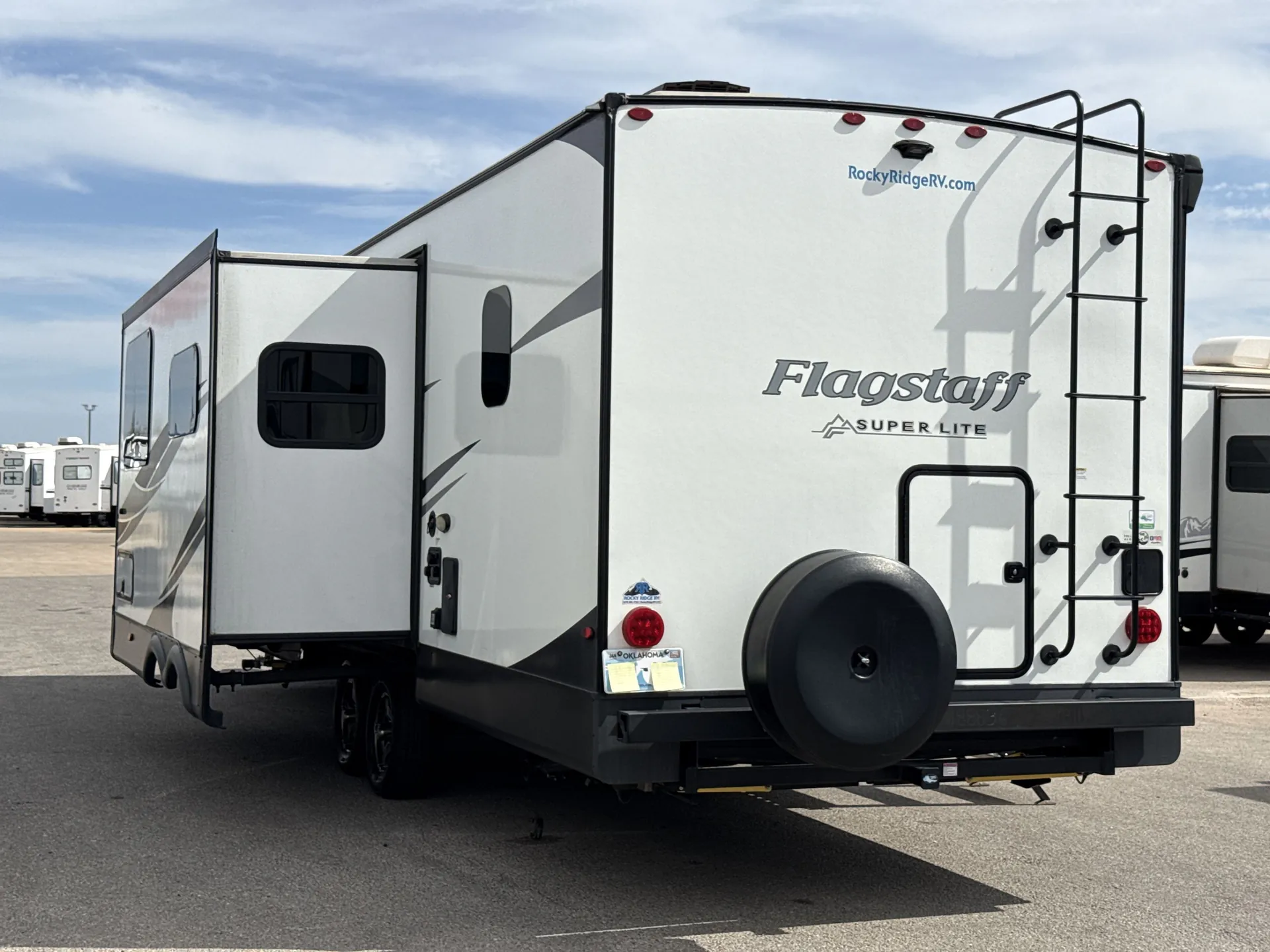 2023 Forest River Flagstaff Super Lite 27BHWS — off campside