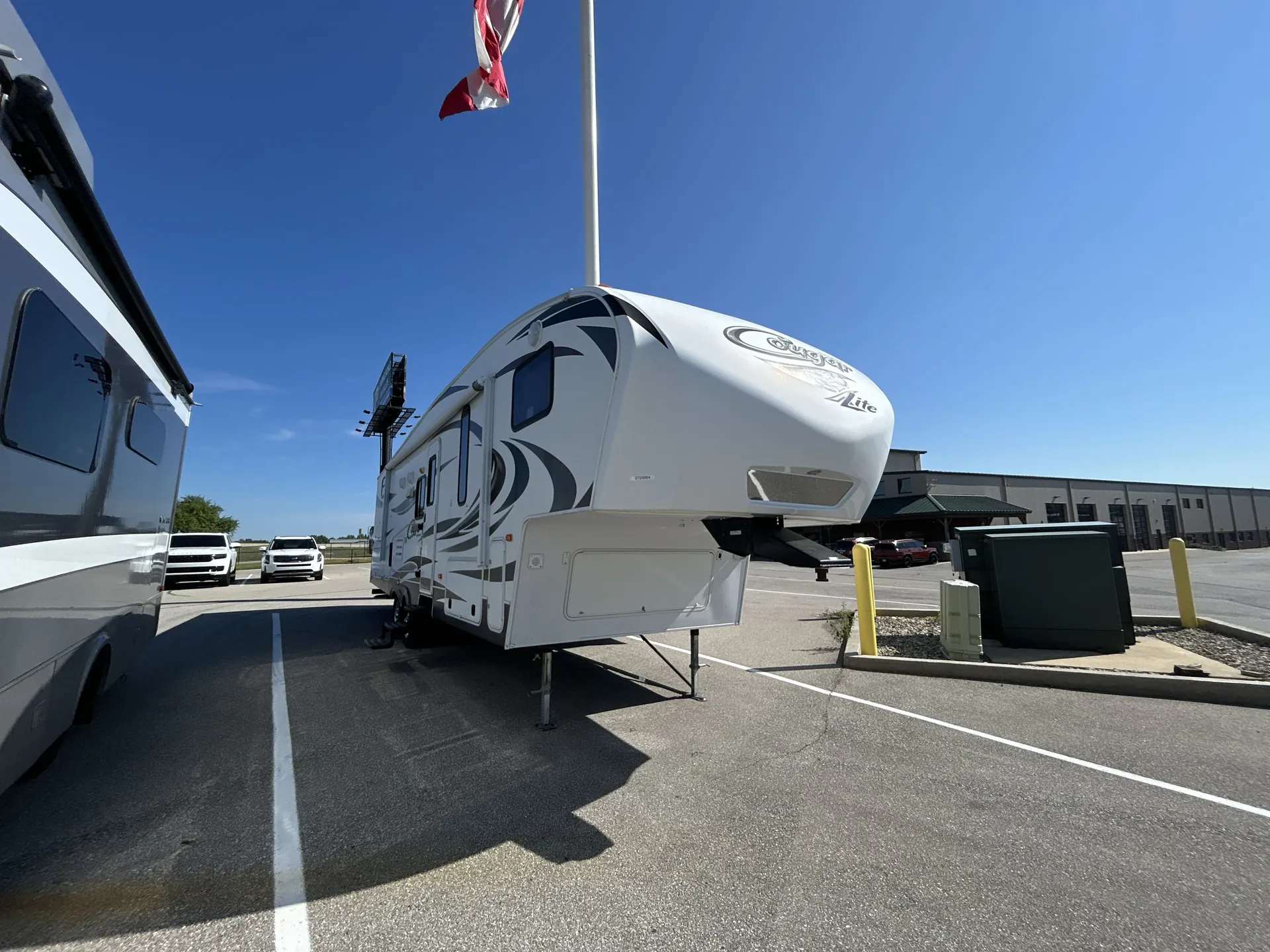 2014 Keystone Cougar XLite 28RDB - Photo 2