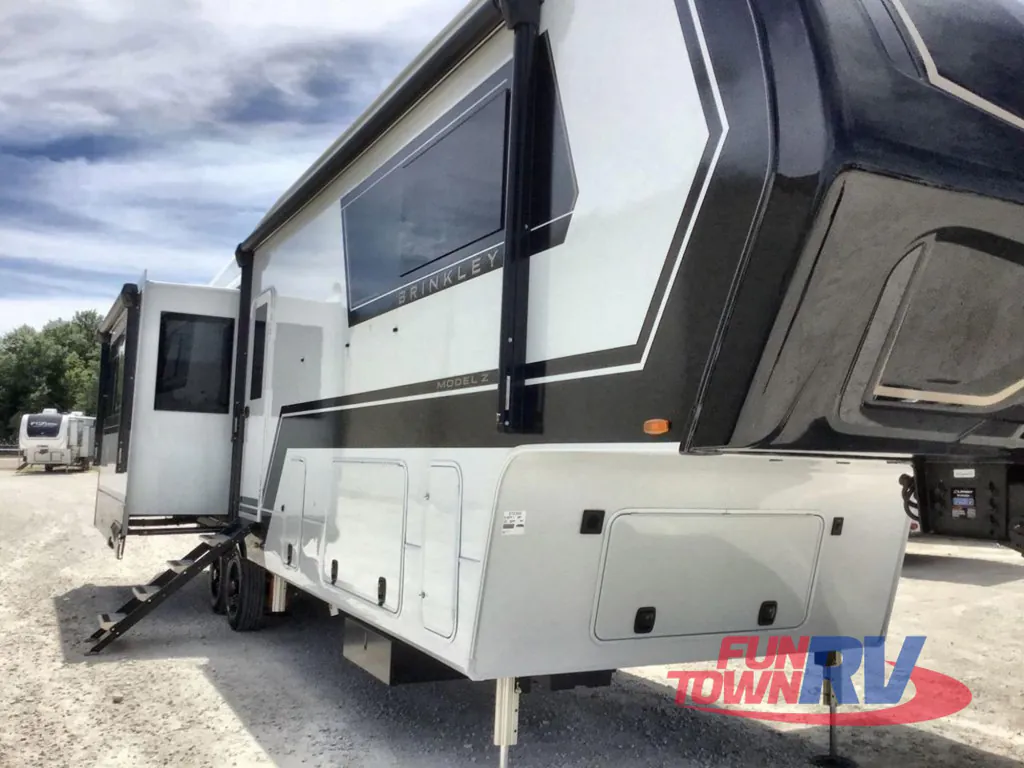 2026 Brinkley Model Z 3600, Photos photo 2