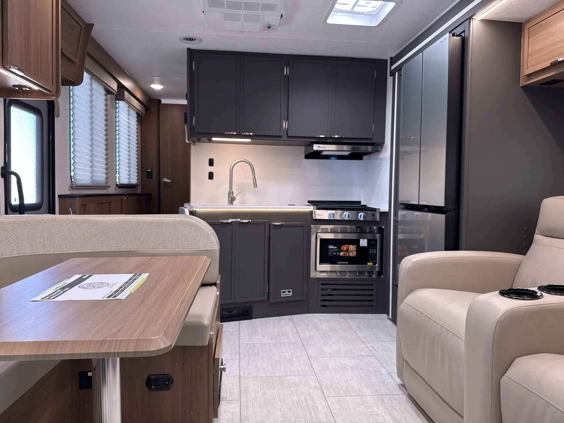 2027 Coachmen Leprechaun 308KB - Photo 3