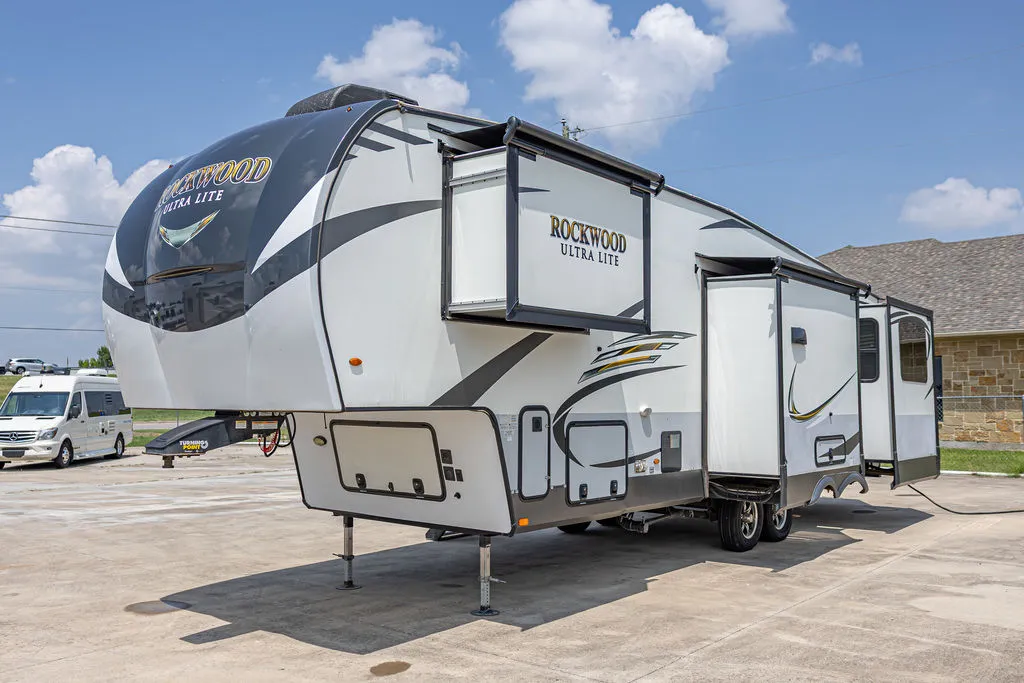 2020 Forest River Rockwood Ultra Lite 2898KS - Photo 2