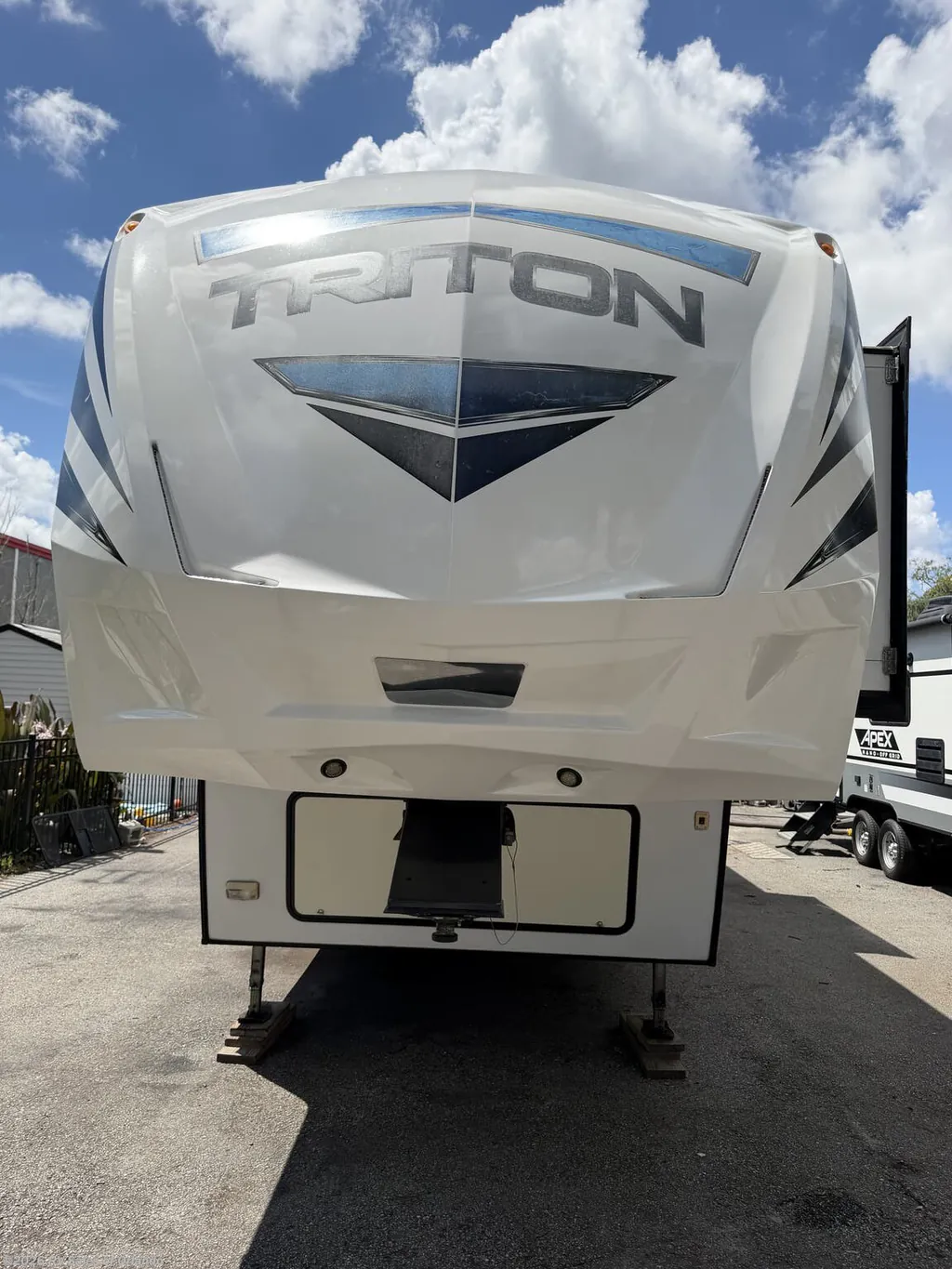 2018 Dutchmen Voltage Triton 3551, Photos photo 41