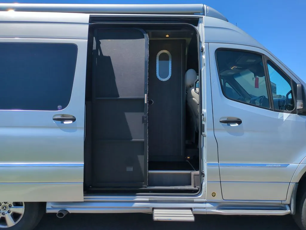 2021 Airstream Interstate 19 19 4X4 - Photo 4