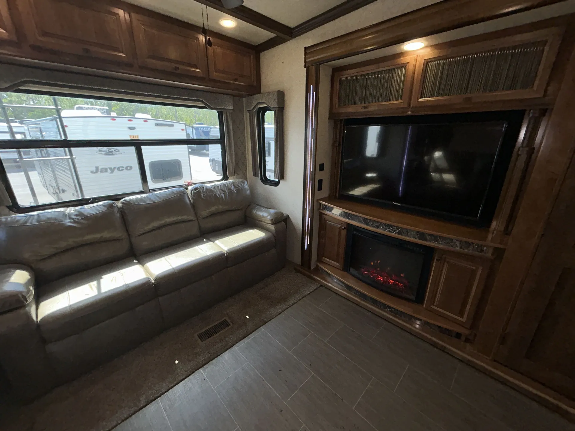 2018 Heartland Big Country 3560SS — living area main