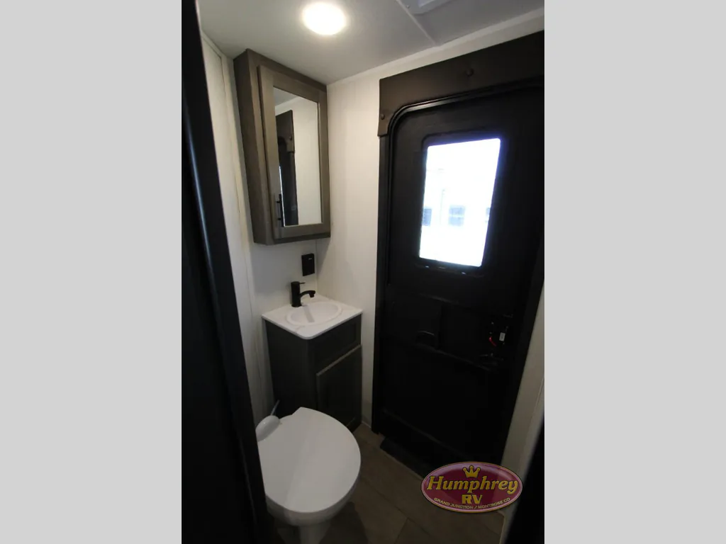 2026 Forest River Cherokee Alpha Wolf 33BH, Photos photo 27