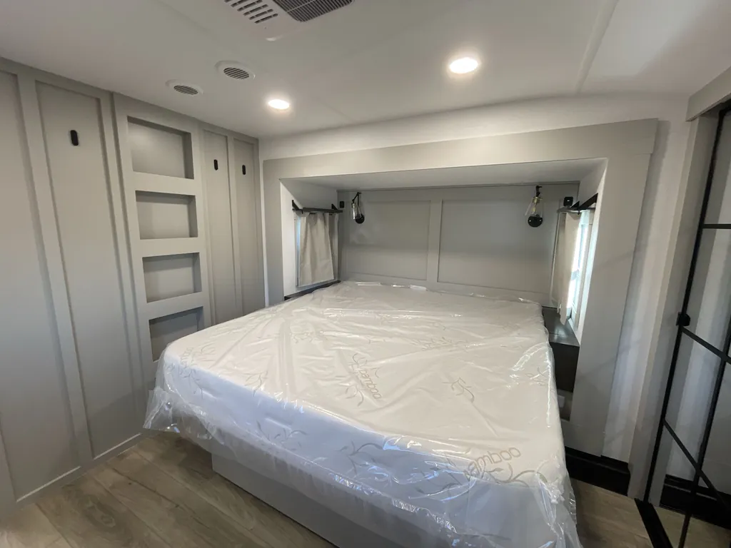 2026 Brinkley Model Z 3600, Photos photo 15