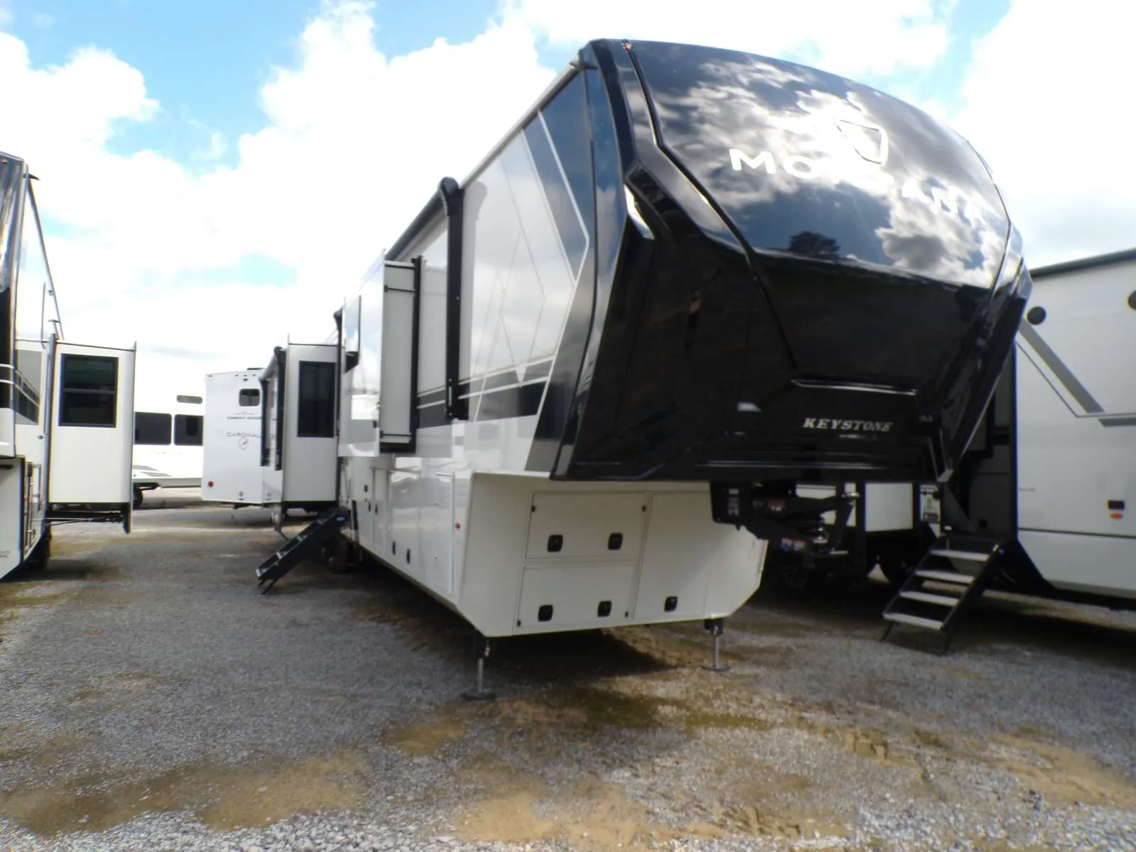 2026 Keystone Montana 3900RK - Photo 2