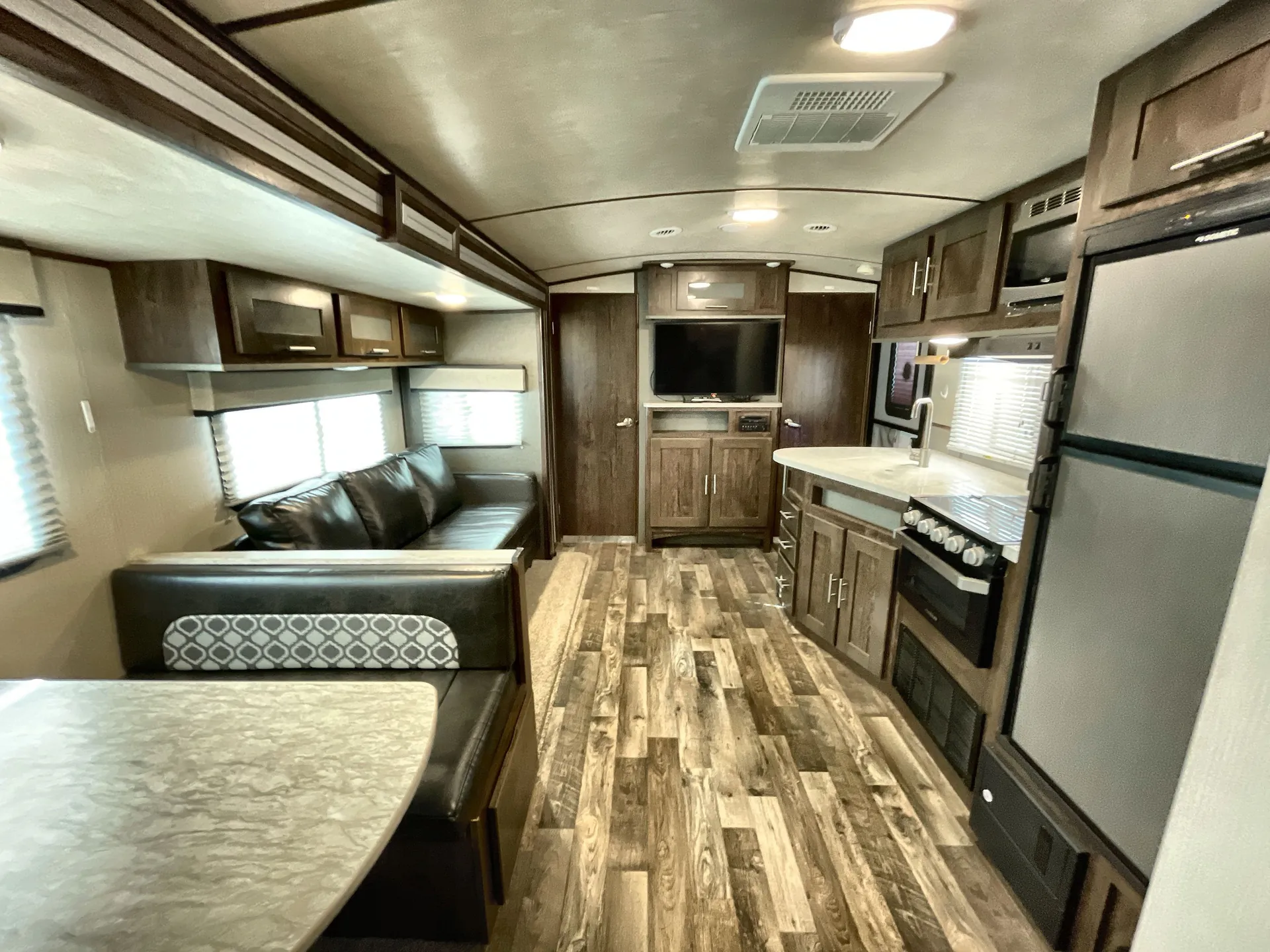2019 Cruiser RV Radiance 28QD — living area main
