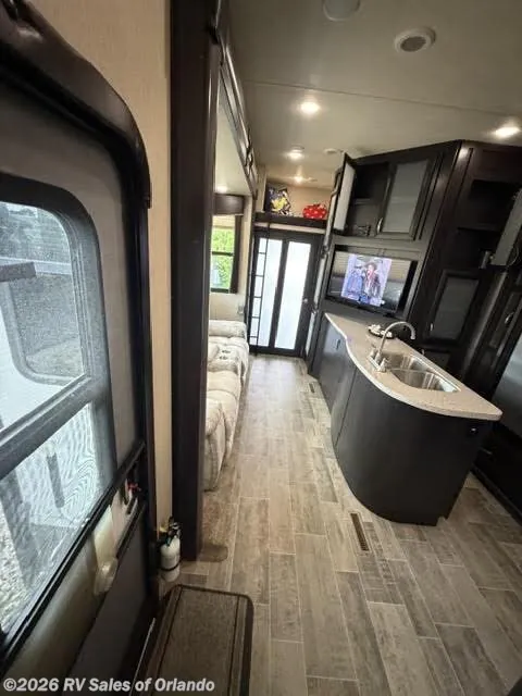 2018 Dutchmen Voltage Triton 3551, Photos photo 3