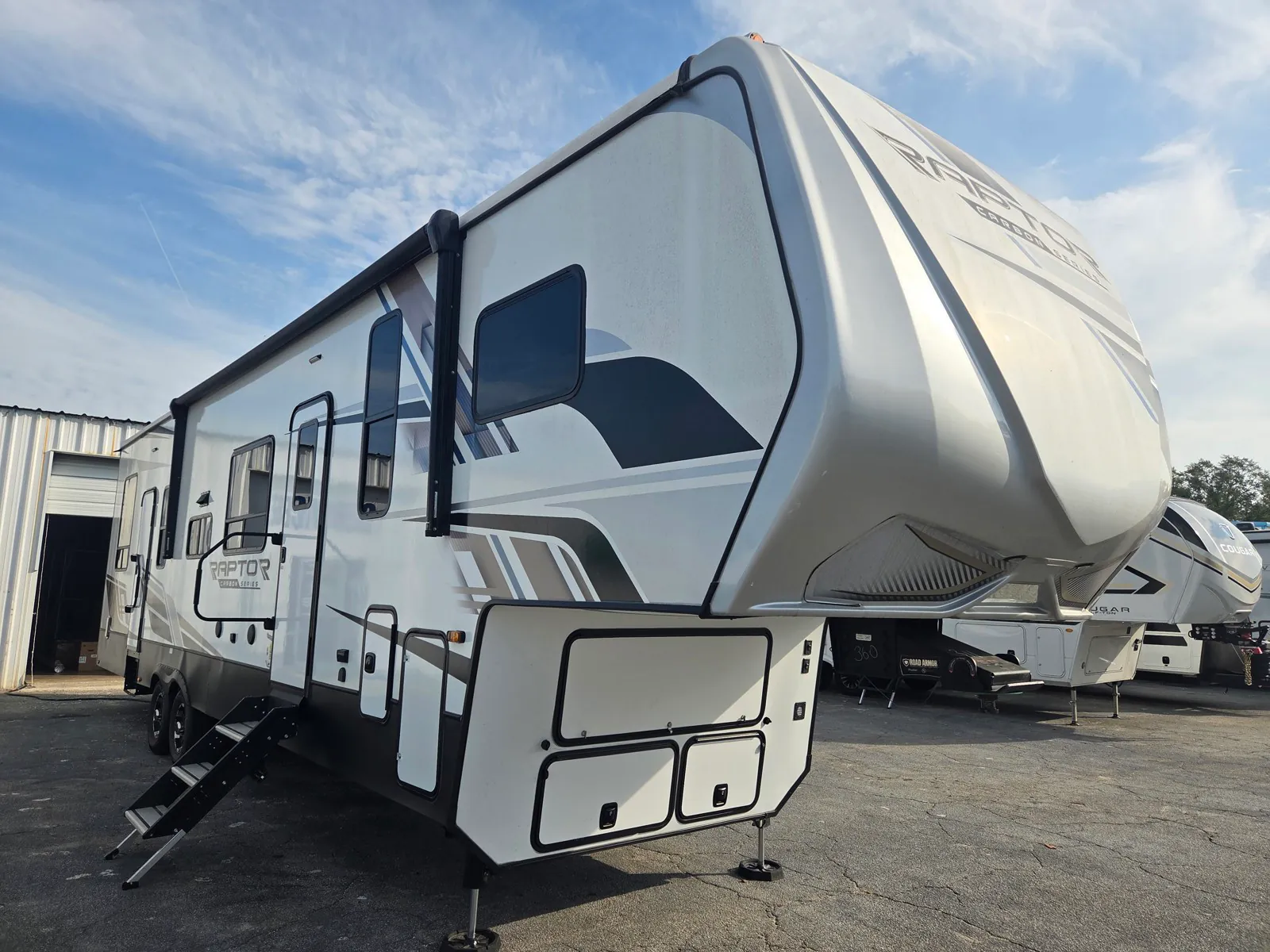 2024 Keystone Raptor Carbon 360 - Photo 2