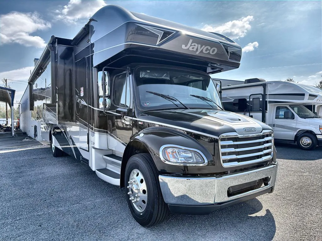 2026 Jayco Seneca 37M - Photo 2