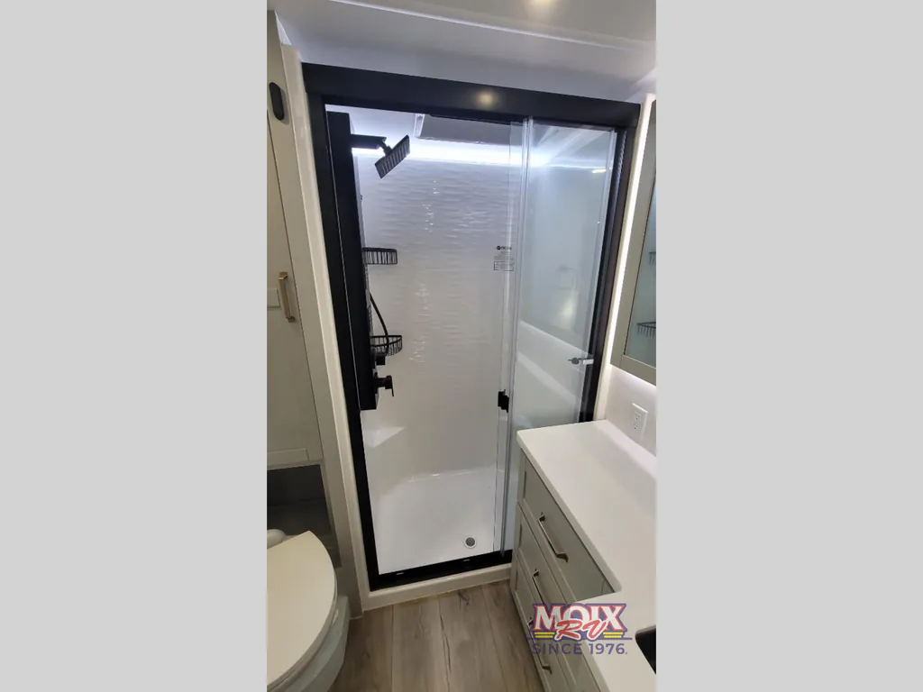 2025 Brinkley Model Z 3400, Photos photo 6