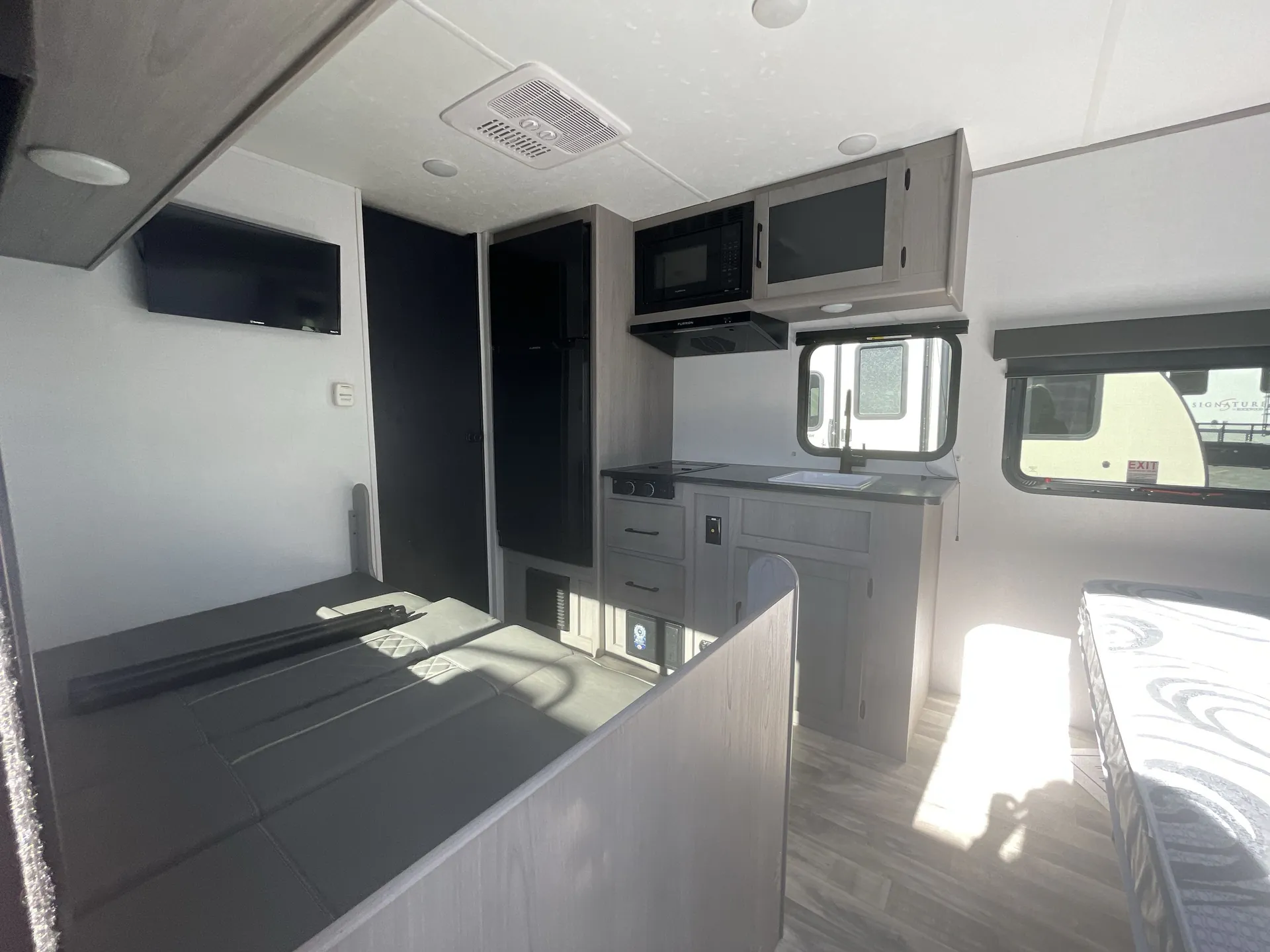 2024 Dutchmen Kodiak SE 17SRB — living area main