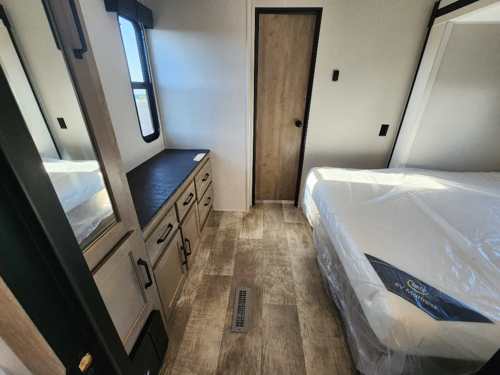 2024 Palomino Puma 39DBT - Photo 4