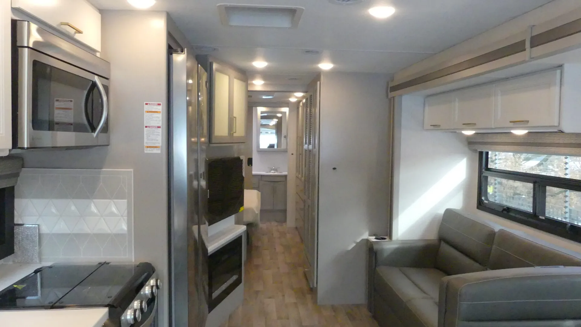 2026 Thor Motor Coach Hurricane 35G - Photo 3