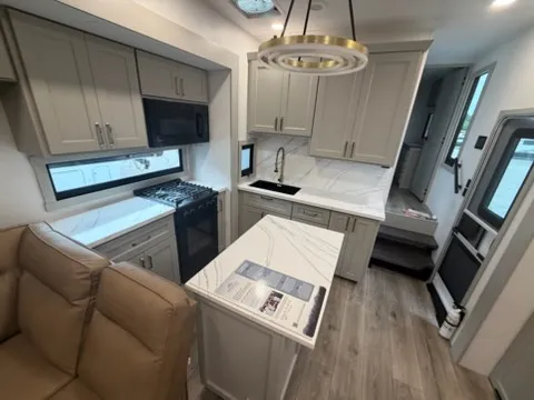 2026 Brinkley Model G 4150, Photos photo 10