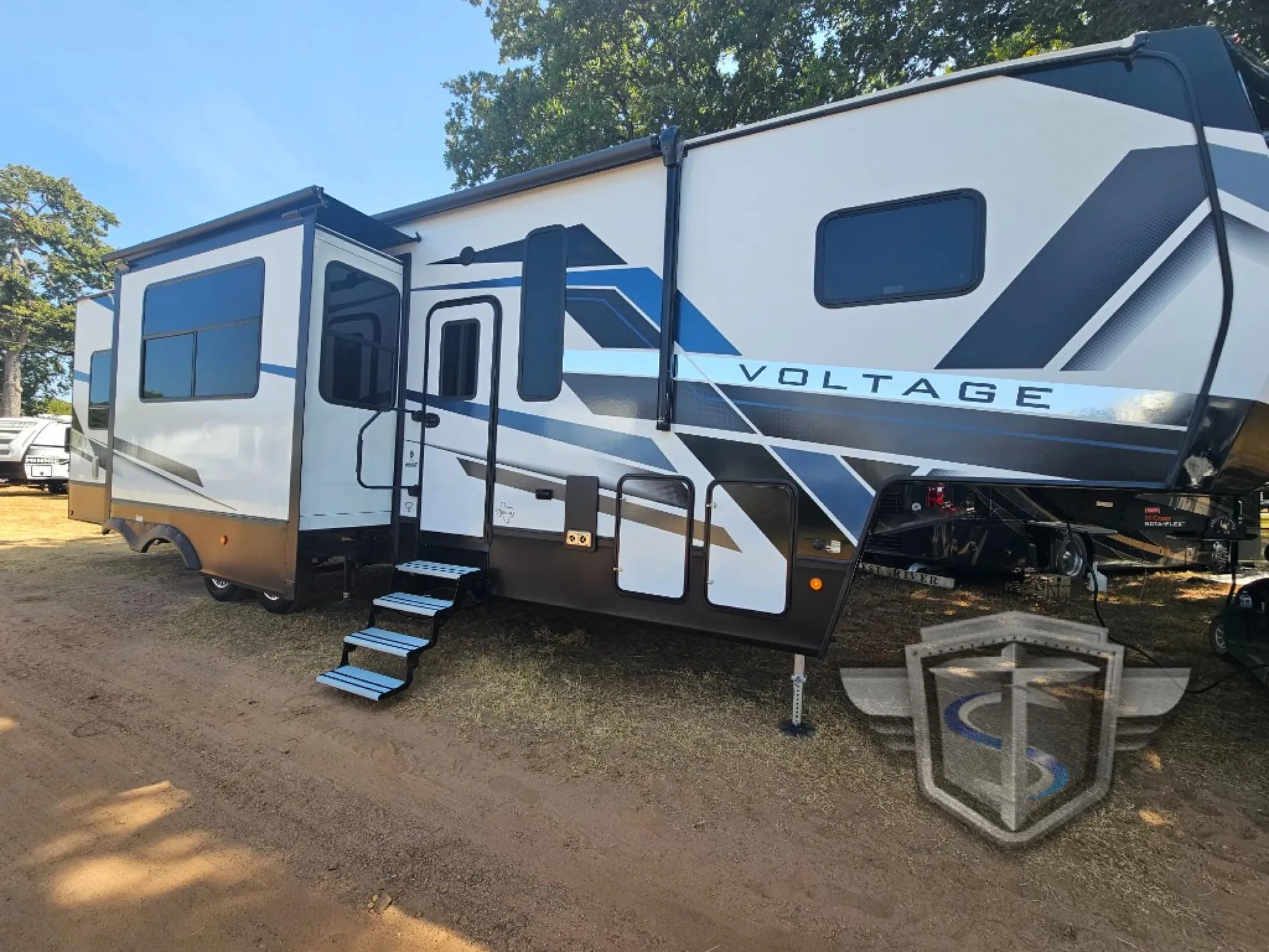 2023 Dutchmen Voltage Triton 3511 - Photo 2