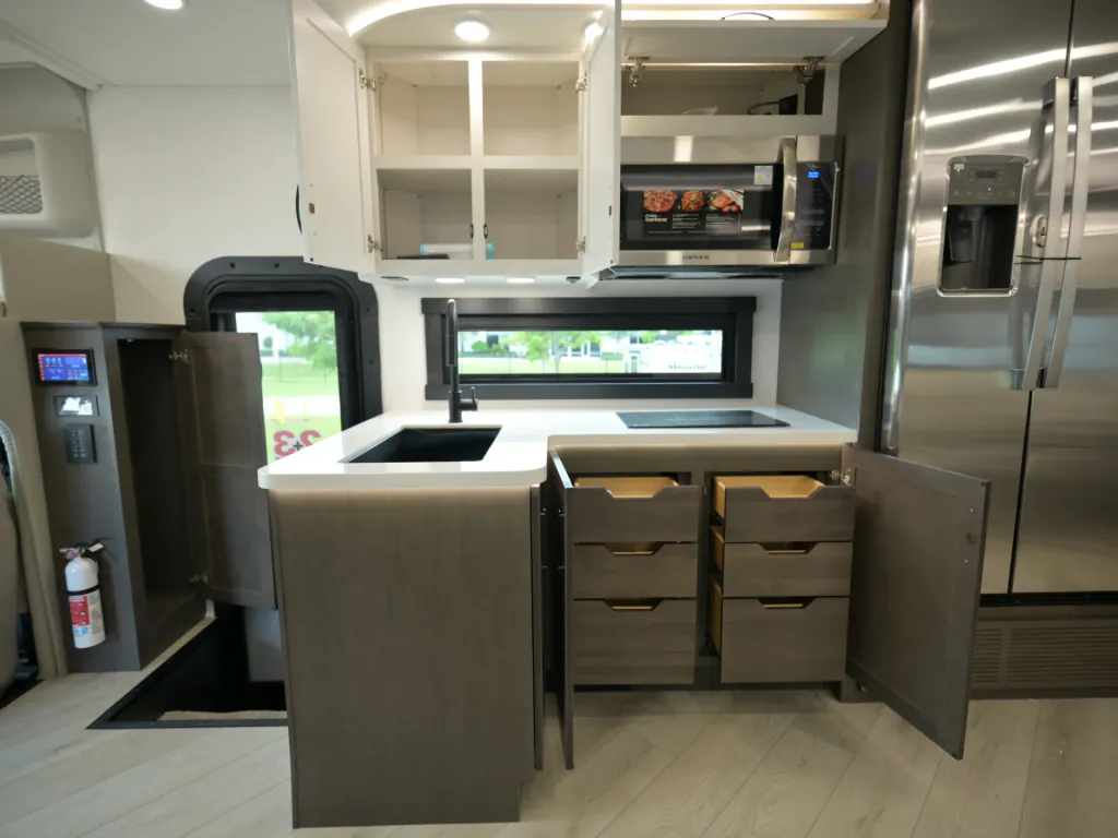 2027 Entegra Coach Accolade 37K, Photos photo 8
