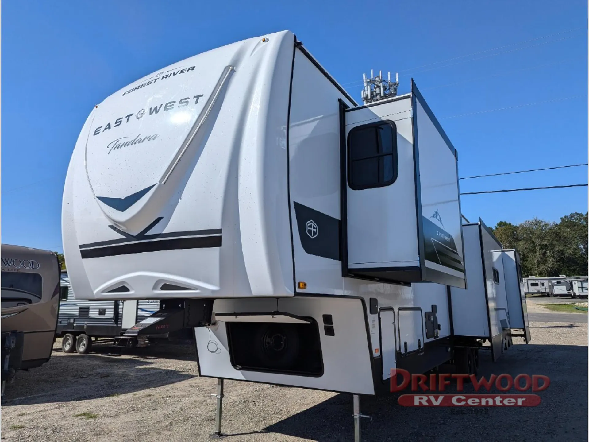 2026 East to West Tandara 389DS - Photo 3